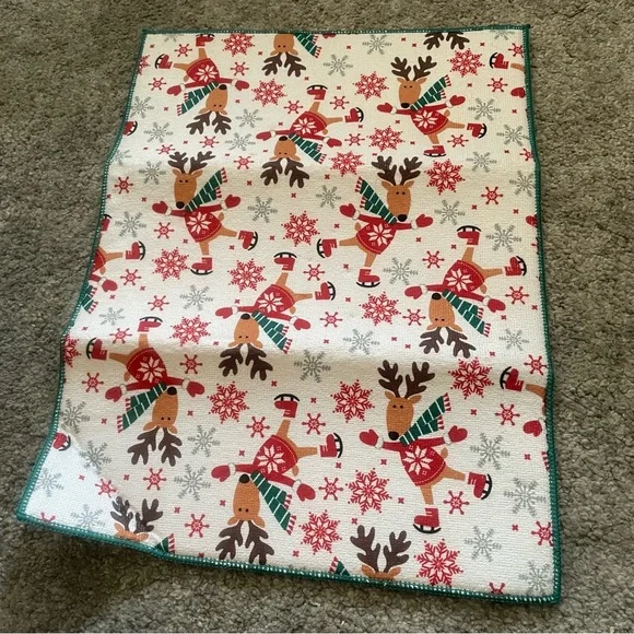 NWOT Festive Reindeer Holiday Dish Drying Mat - Picture 2 of 2